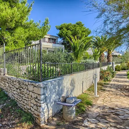 Apartment Family Friendly Seaside - 2010 Rogoznica (Sibenik-Knin)