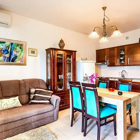 Family Friendly Seaside - 2010 Apartment Rogoznica (Sibenik-Knin)