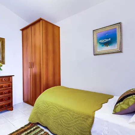 Apartment Family Friendly Seaside - 2010 Rogoznica (Sibenik-Knin)